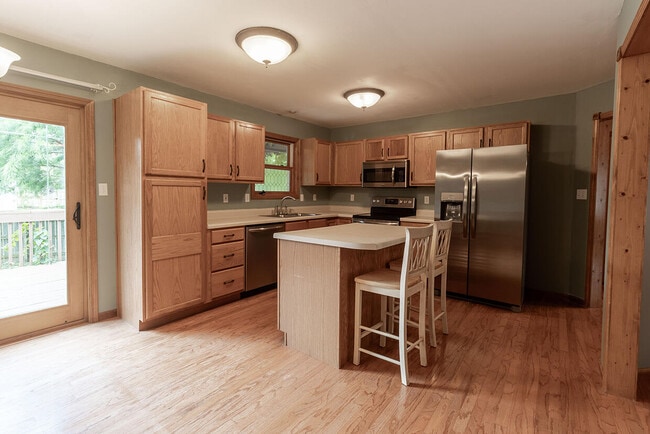 Building Photo - 1302 Look Out Ct