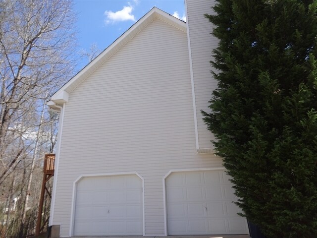 Building Photo - 5966 Tate Dr