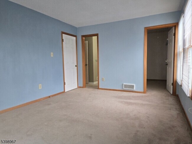 Building Photo - 26 Amherst Ct