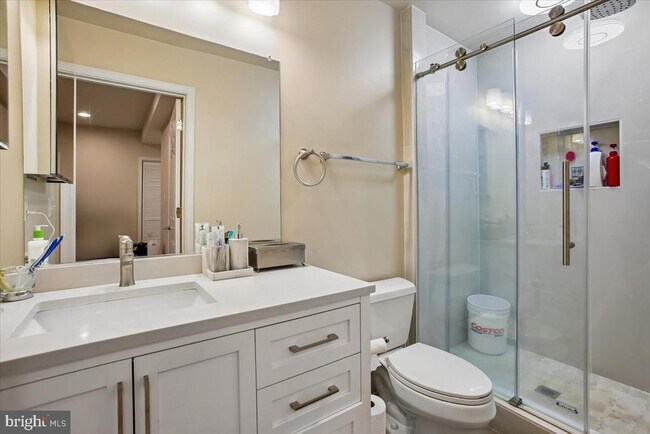 Building Photo - 1309 McLean Crest Ct