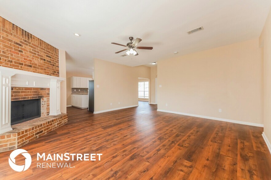 Building Photo - 9306 Chimneywood Dr