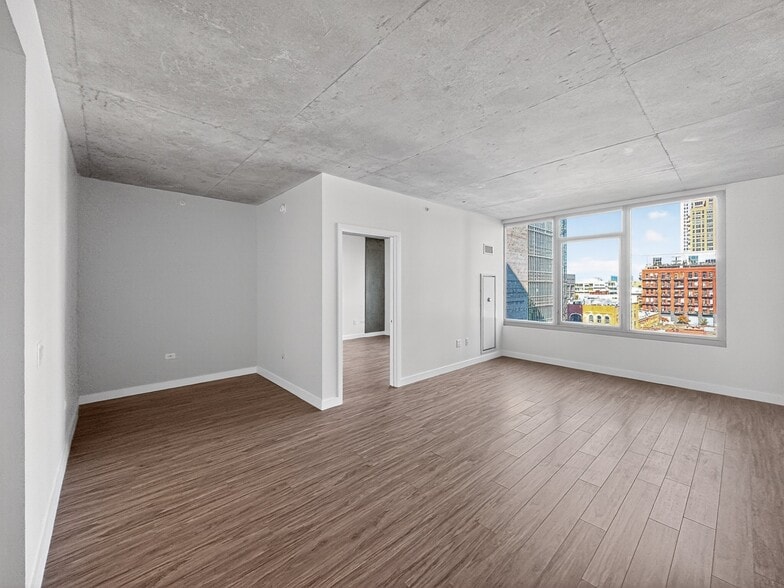 Building Photo - 167 N Desplaines St