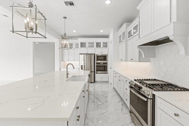 Building Photo - 10264 Field Flower Trl