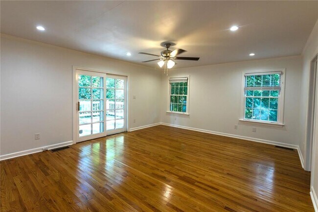 Building Photo - 1311 Roxboro Dr NE