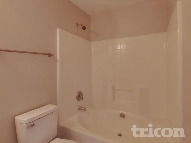 Building Photo - 3933 Far West Dr