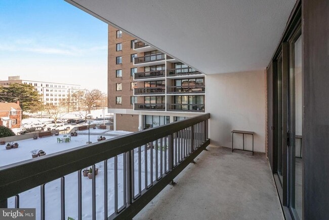 Building Photo - 3800 Fairfax Dr