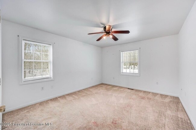 Building Photo - 28 Robin Ln