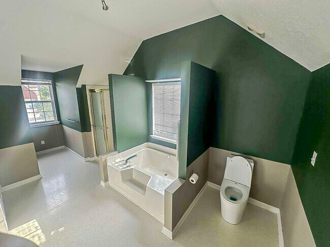 Building Photo - 3007 St James Pl