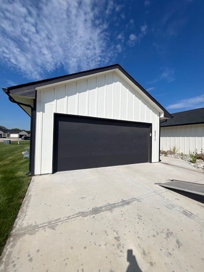Primary Photo - Beautiful 3-Bedroom Family Home for Rent i...