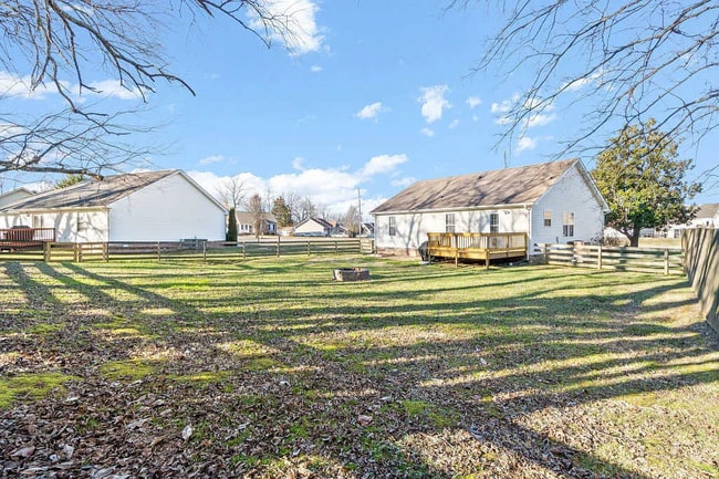 Building Photo - 810 Buckhorn Dr