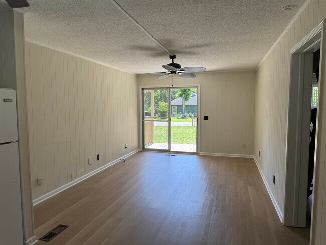 Building Photo - 4067 Fairway Dr