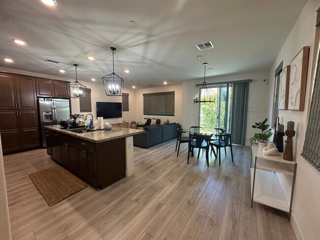 Building Photo - Available Soon!! Gorgeous 5 Bedroom in Elk Grove!!