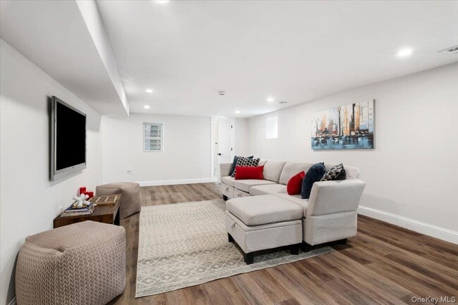 Building Photo - 32 Ackerman St