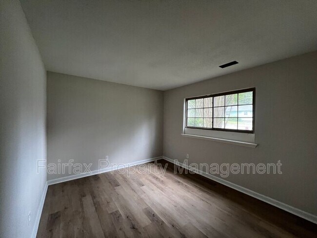 Building Photo - 800 Belvin Ave