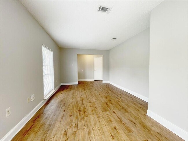 Building Photo - 301 Somerset Dr