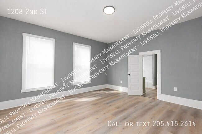 Building Photo - 1208 2nd St