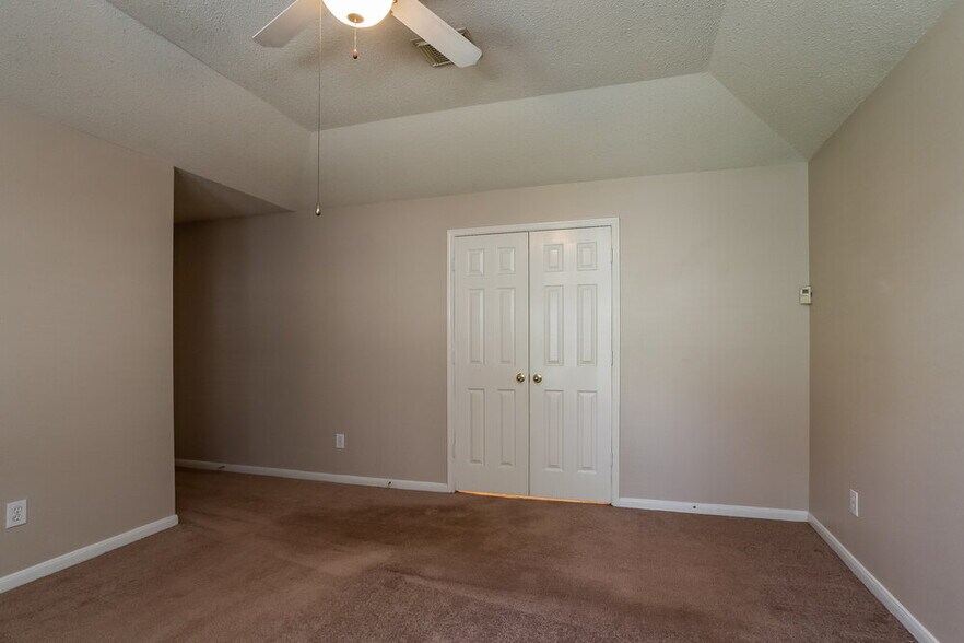 Building Photo - 7131 Maple Walk Dr