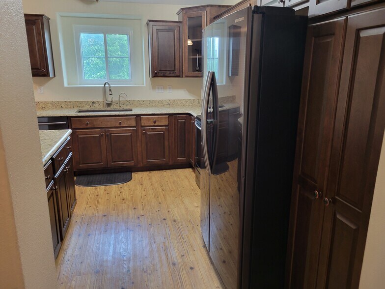 Building Photo - 3976 Riviera Grv