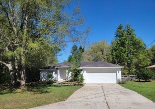 Building Photo - Gorgeous 3/2/2 in Citrus Springs!!!