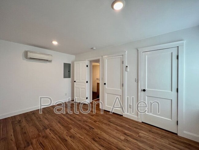 Building Photo - 125 Burton St