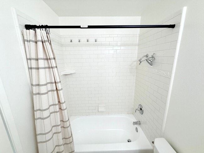 Building Photo - Fantastic Renovated 2 story - 2 bed + 1 ba...