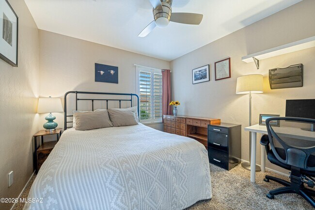 Building Photo - 6486 N Sun Bluff Dr