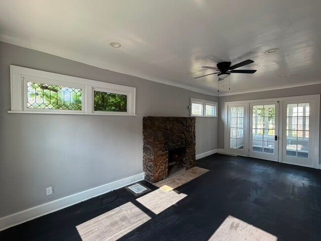 Building Photo - Four bedrooms. A sunroom. A fenced yard. A garage. Your next home is ready to be discovered!