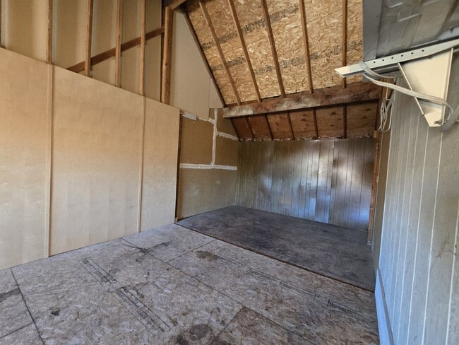 Building Photo - 124 NE Atkinson Ct