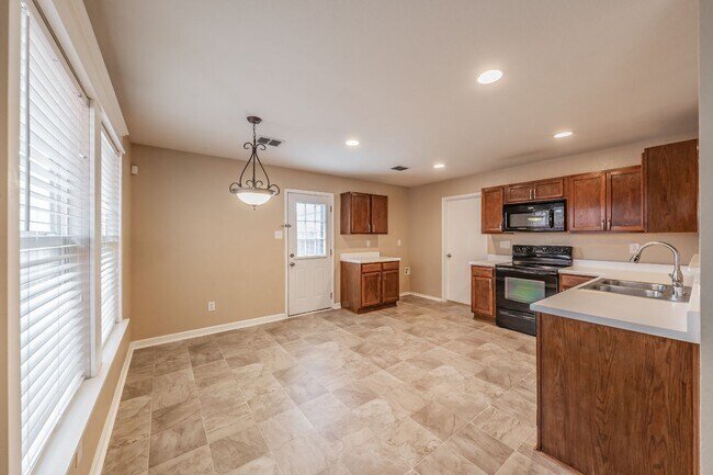 Building Photo - 25% OFF FIRST MONTH'S RENT WITH 12 MONTH LEASE! Lovely 3 bedroom, 2 bath home in Harriet Creek Ra...