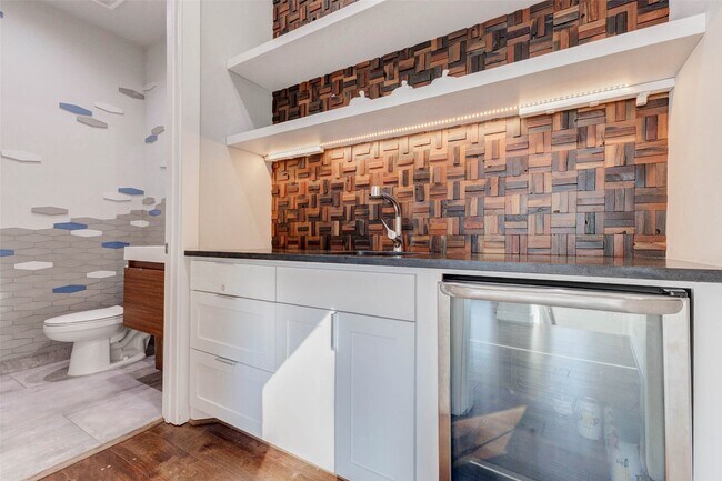 Building Photo - 5410 Valerie St