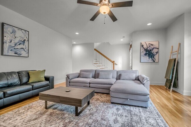 Building Photo - 3-bedroom, 2.5-bath rental home located in Nashville’s vibrant, 12 South!