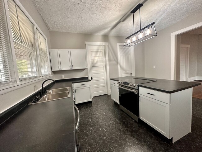 Building Photo - Updated 3-Bedroom Gem with Classic Charm a...