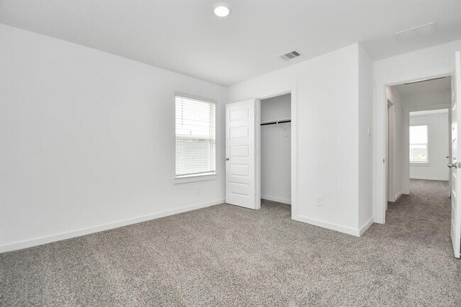 Building Photo - 3843 Pierce Pl Ln