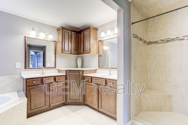 Building Photo - 15617 Mockingbird Ln