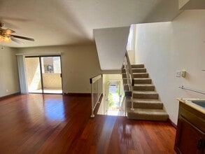Building Photo - 3-Bedroom Townhome in Prime Calabasas Location