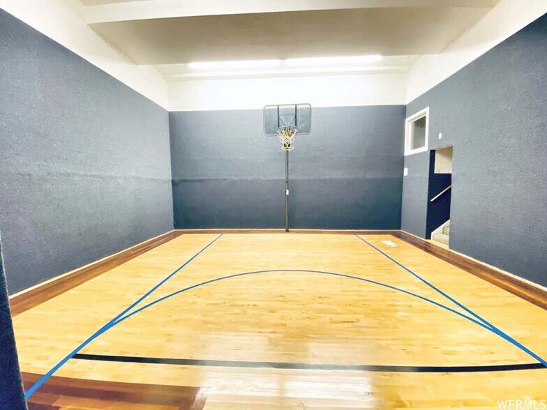 HUGE INDOOR BASKETBALL COURT - 3403 Mountain Rd