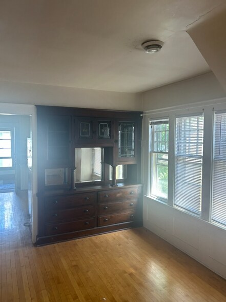 Building Photo - 1804 N Astor St