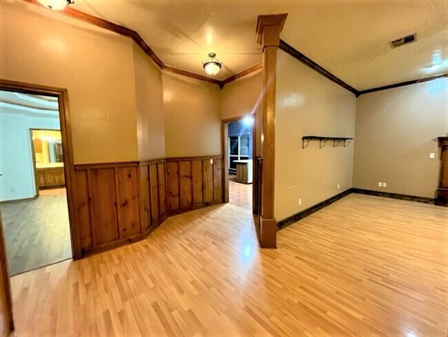 Building Photo - 8104 Eagle Cir