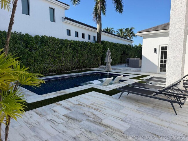 Building Photo - 6493 Enclave Way