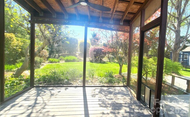 Building Photo - 2015 Glouchester Cir