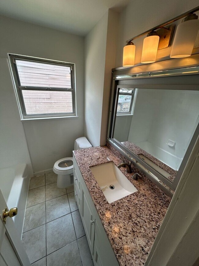 Building Photo - Modern living meets exceptional comfort