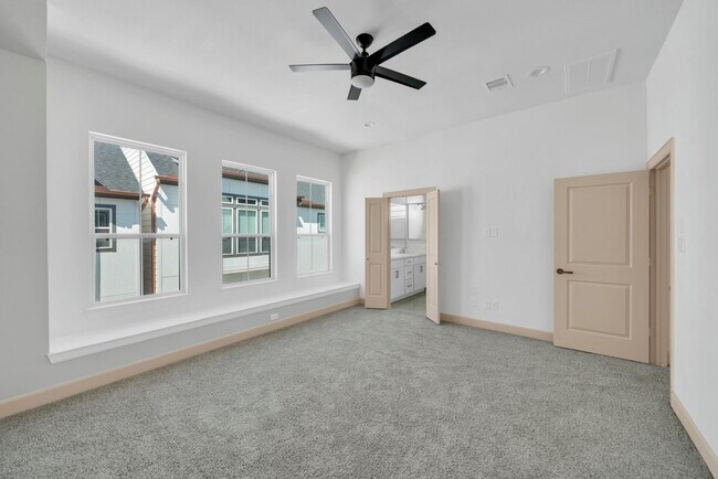 Building Photo - 9551 Neuens Rd