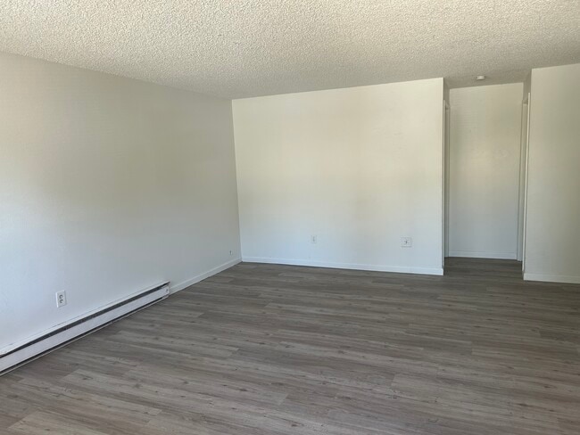 Living Room - Quail Ridge Apartments