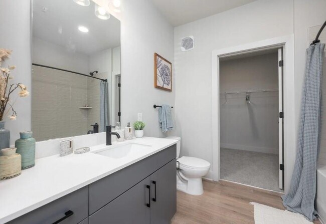 Building Photo - 1400 Laurel Crossing Pkwy NE