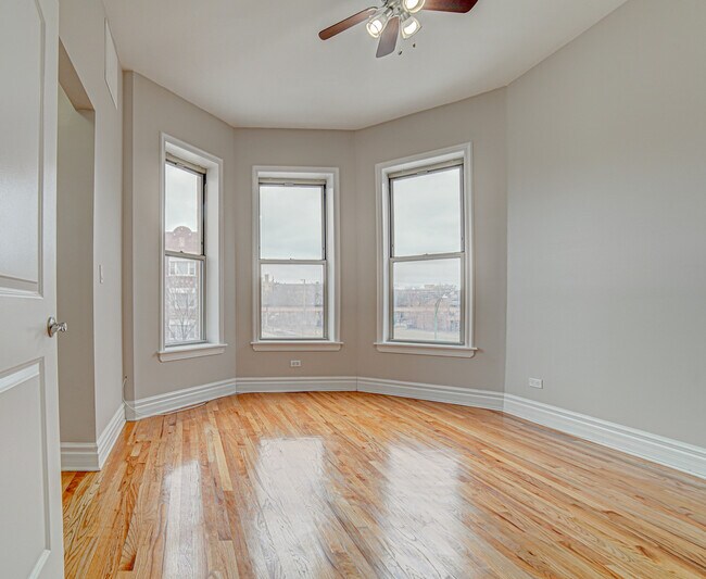 Building Photo - 4858 S Prairie Ave