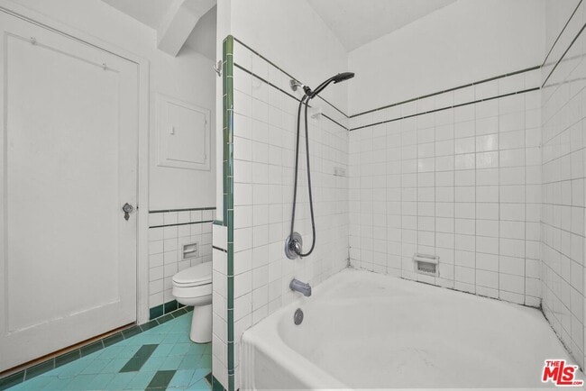 Building Photo - 6542 1/2 W Olympic Blvd