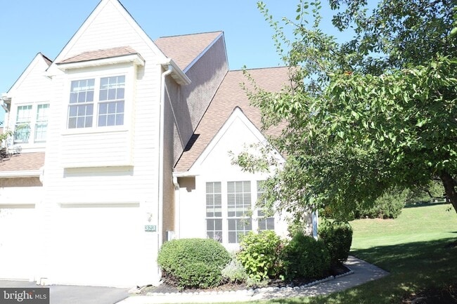 Primary Photo - 323 Country Club Dr