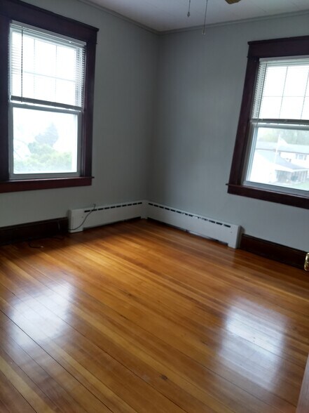 Building Photo - 125 Tower St