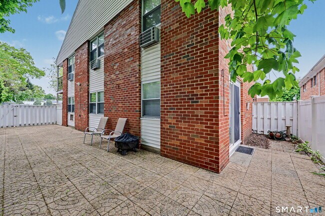 Building Photo - 77 Webb Ave