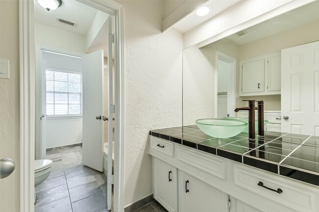 Building Photo - 12910 Ivyforest Dr